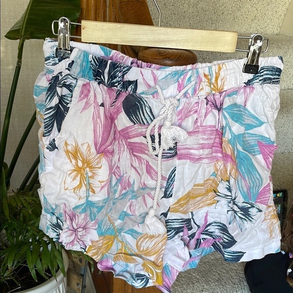 C&C California Bohp Tropical Print Drawstring Linen Shorts - Picture 1 of 7